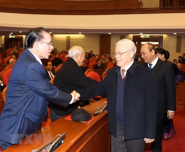 Nouvel an lunaire : rencontre d’anciens hauts dirigeants du Parti et de l'Etat ảnh 1