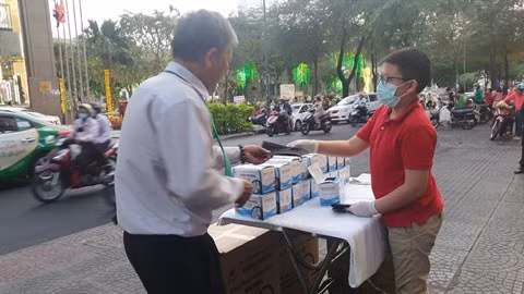 COVID-19 : la solidarité face à l’adversité ảnh 1