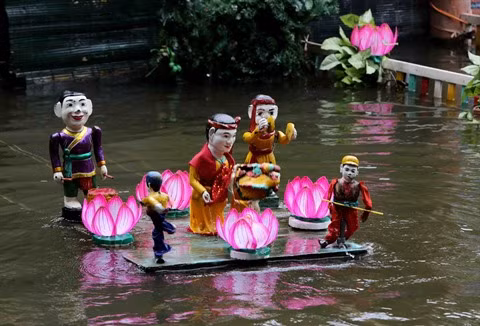 À Dông Ngu, les marionnettes sur l'eau dansent au rythme du quan ho ảnh 1