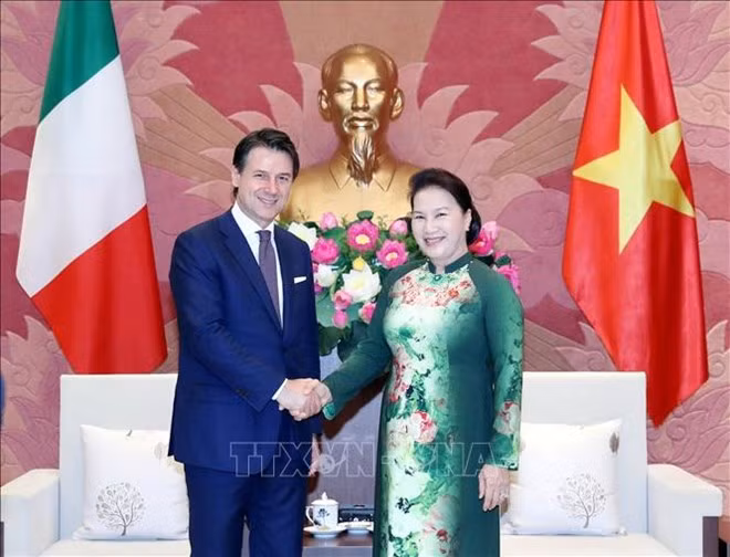  La présidente de l’AN vietnamienne reçoit le Premier ministre italien ảnh 1
