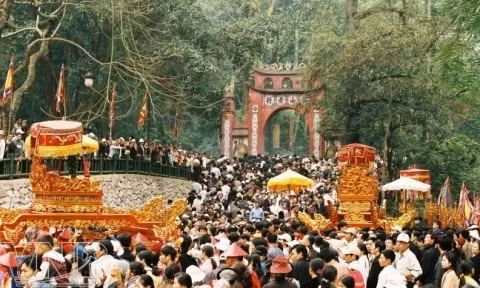 Le film bilingue « Le temple des Rois Hùng - La patrie sacrée » voit le jour ảnh 1