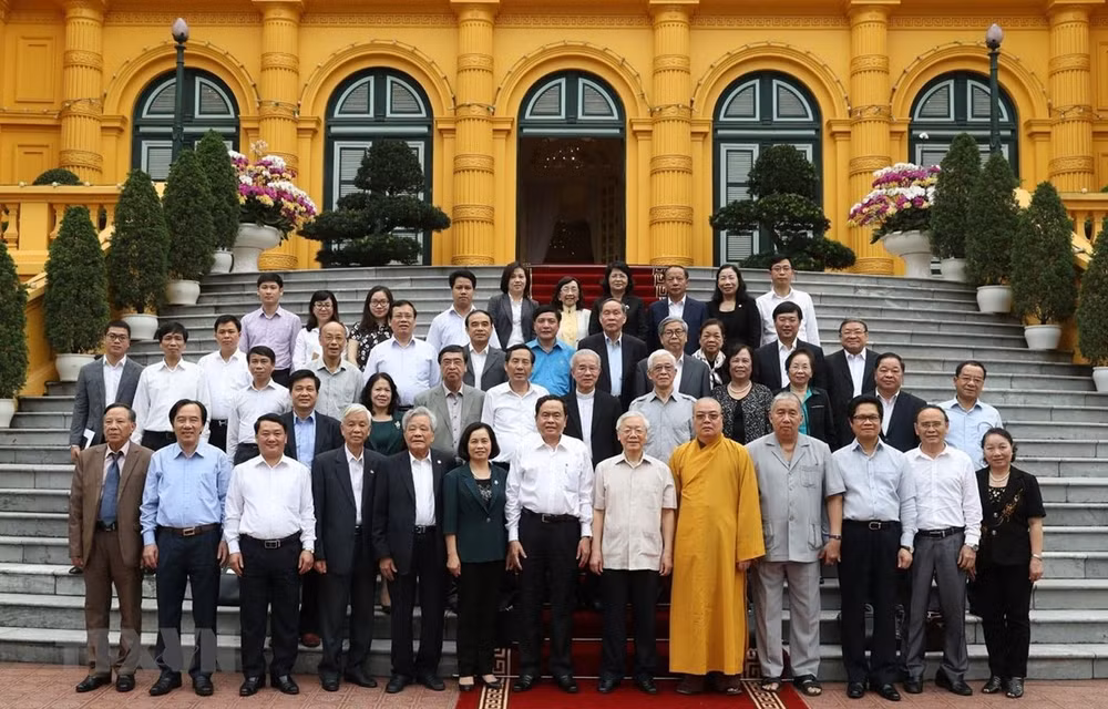 Nguyen Phu Trong rencontre des représentants du Front de la Patrie ảnh 1