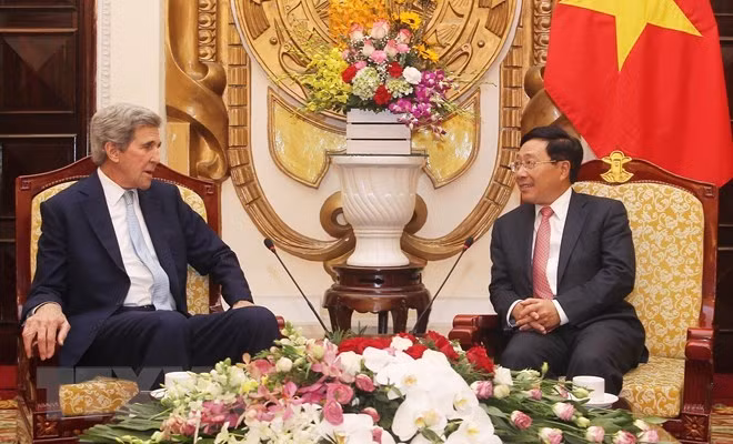  De hauts responsables accueillent l'ancienne secrétaire d'État américaine à Hanoi ảnh 1