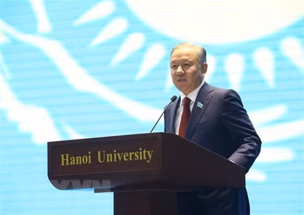 Le président de la chambre basse du Kazakhstan conclut sa visite au Vietnam ảnh 1