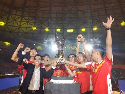 AWC 2019: Premier titre de champion du monde de sport électronique pour le Vietnam ảnh 1