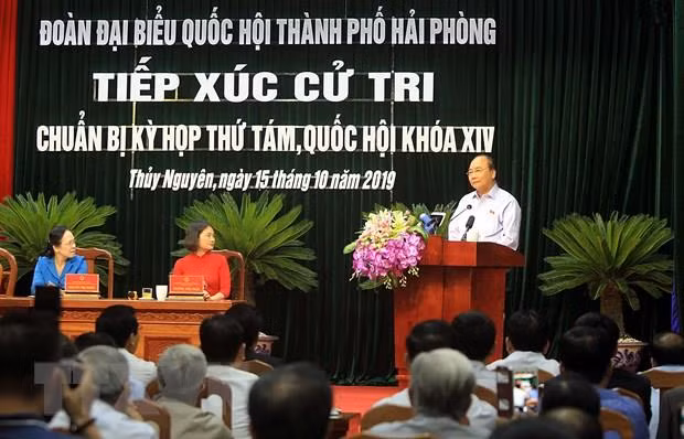 Le PM Nguyen Xuan Phuc rencontre des électeurs du district de Thuy Nguyen (Hai Phong) ảnh 1