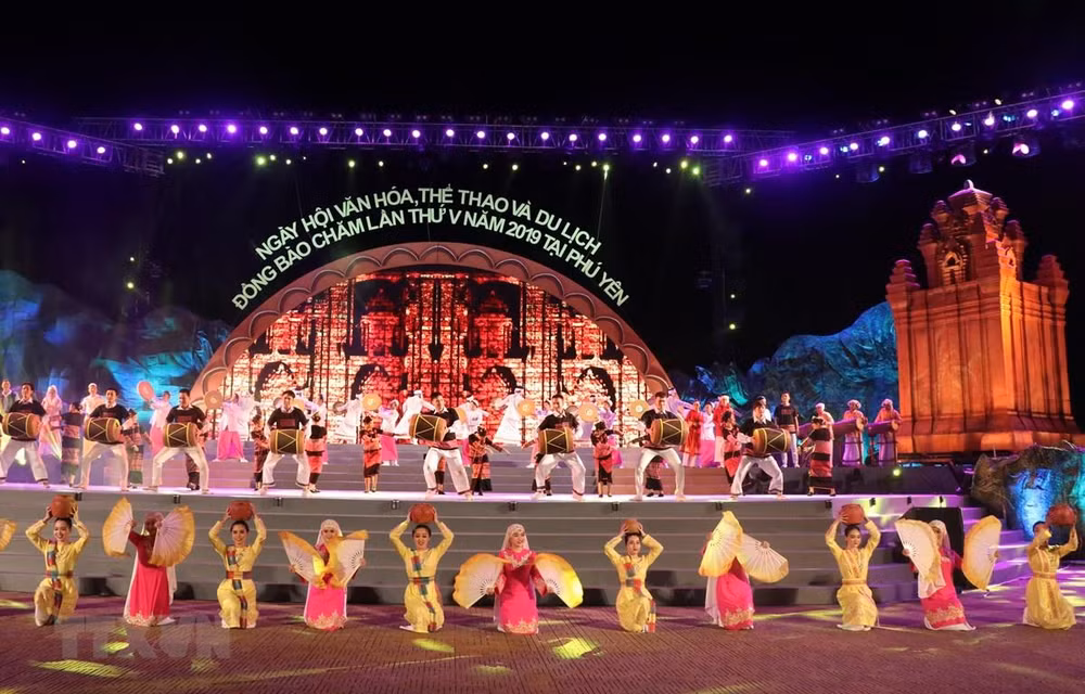 Ouverture de la Fête de la Culture, des Sports et du Tourisme des Cham ảnh 1