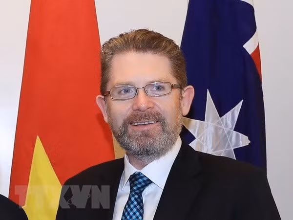 Le président du Sénat australien entame sa visite officielle au Vietnam ảnh 1