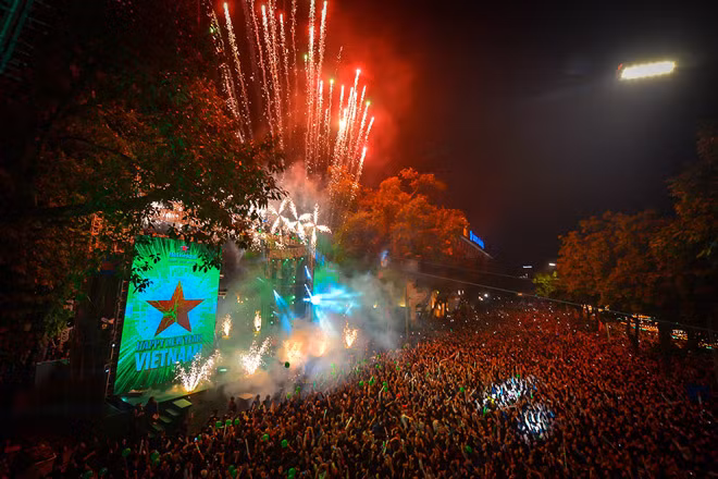 Compte à rebours du réveillon dans trois grandes villes ảnh 1