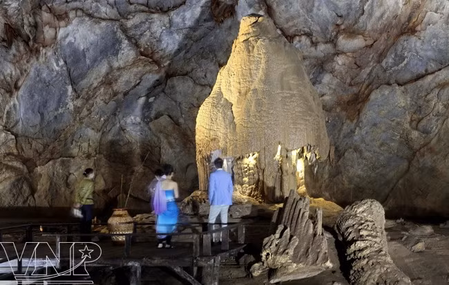 La grotte Thien Duong établit un record d'Asie pour des stalactites et des stalagmites magnifiques ảnh 1