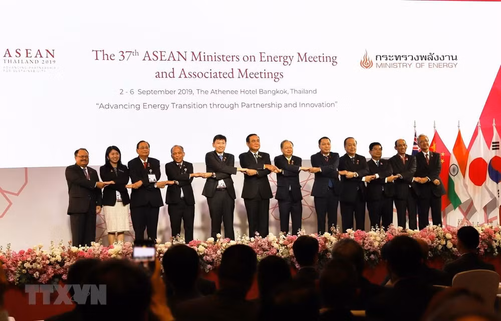 Ouverture de la 37e conférence des ministres de l’énergie de l’ASEAN et des conférences connexes ảnh 1