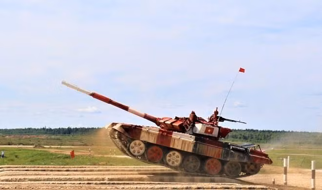 Une délégation militaire vietnamienne de haut rang en visite en Russie ảnh 1