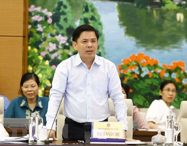 Le ministre des Communications et du Transport répond aux questions d'actualité ảnh 1