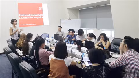 Hanoï: Seize journalistes francophones à l’atelier de formation au reportage ảnh 1