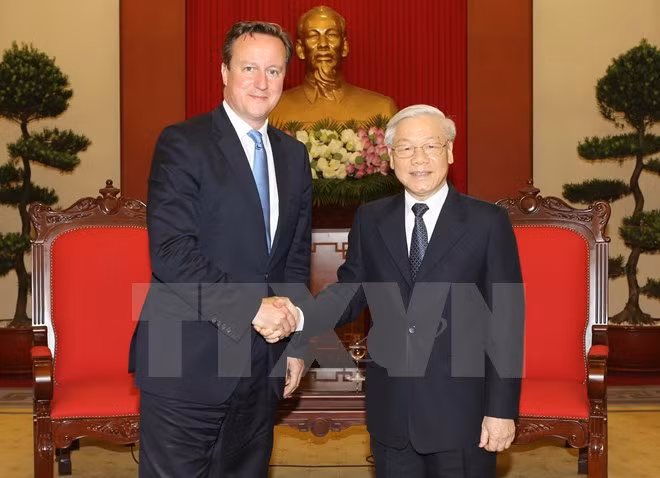 Le Secrétaire général Nguyen Phu Trong reçoit le PM David Cameron ảnh 1