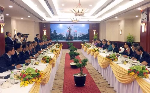 Ho Chi Minh-Ville et Champasak renforcent la coopération entre les conseils populaires ảnh 1
