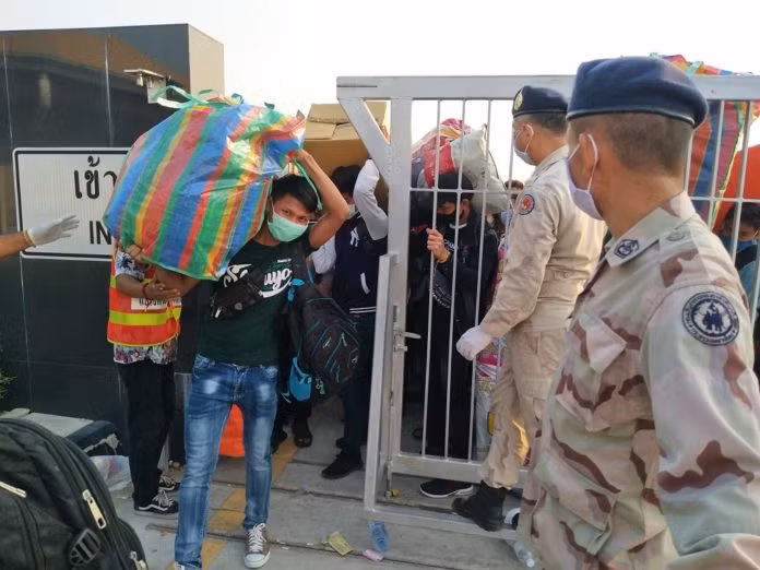 COVID-19 : La Thaïlande bloque des provinces bordant la Malaisie et le Myanmar ảnh 1