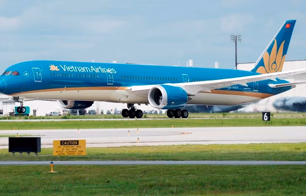 Vietnam Airlines offre des billets gratuits aux agents de santé contre le COVID-19 ảnh 1