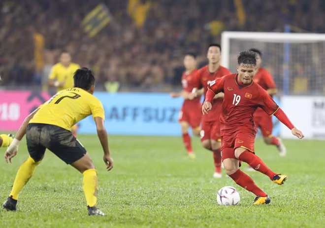 AFF Suzuki Cup: Nguyên Quang Hai parmi les dix meilleurs joueurs de l’Asie ảnh 1