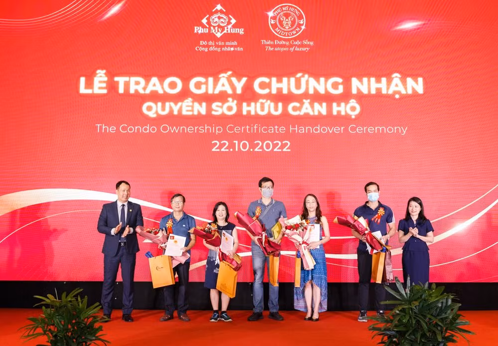 Phu My Hung livre près de 1.000 titres de propriété d'appartement ảnh 1