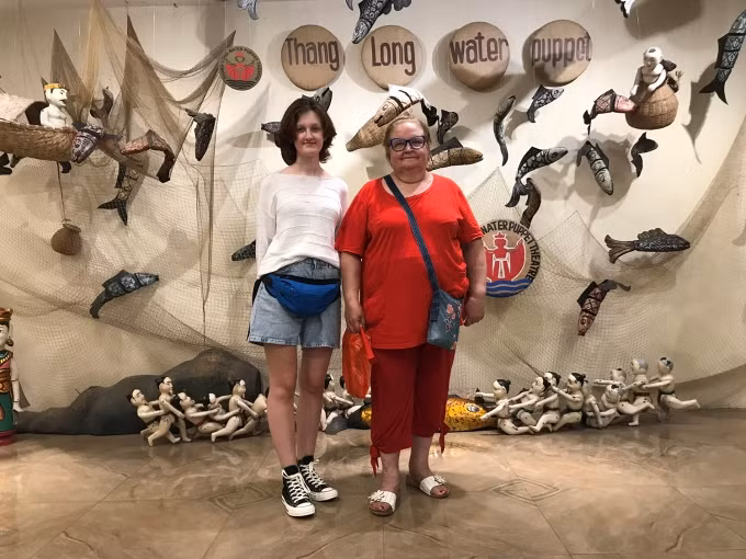 Une professeure russe: "mon rêve de voir un spectacle de marionnettes sur l'eau s'est réalisé" ảnh 1