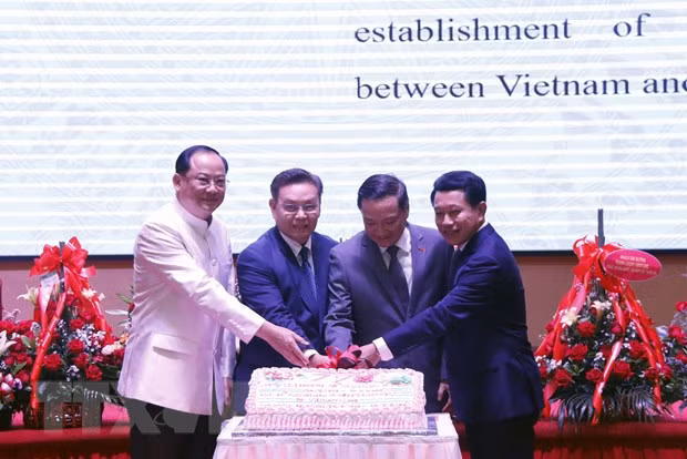 La Fête nationale célébrée au Japon et au Laos ảnh 2