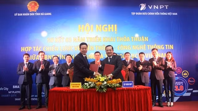 Hà Giang coopère avec le groupe VNPT pour construire une ville intelligente ảnh 1