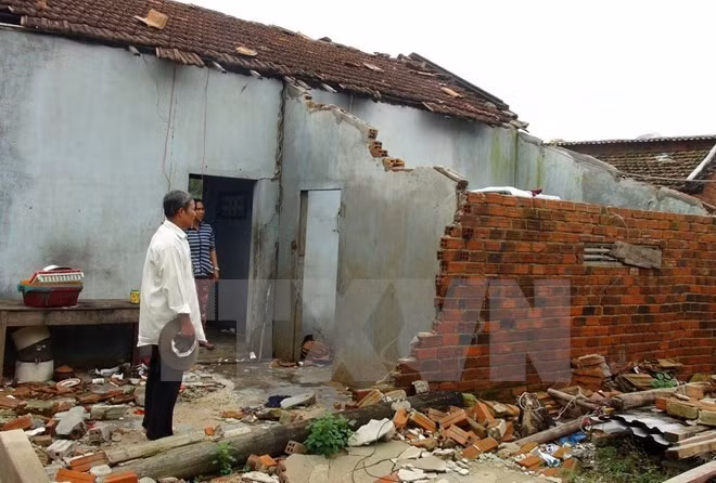 Aides laotiennes pour les victimes vietnamiens des catastrophes naturelles ảnh 1