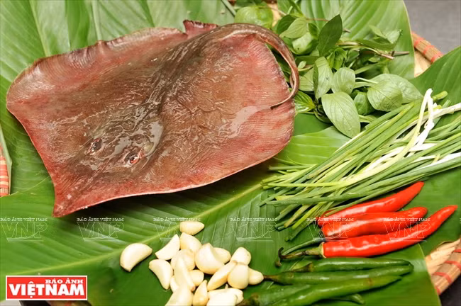Raie au sel et aux piments verts grillée ảnh 1 Raie au sel et aux piments verts grillée ảnh 1