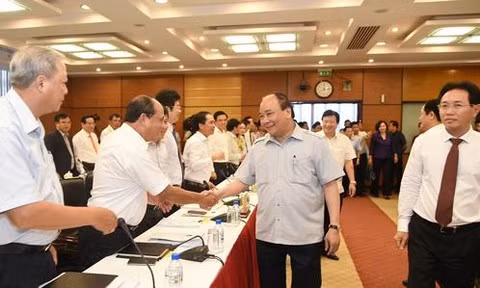 Le Premier ministre travaille avec des dirigeants de PetroVietnam ảnh 1