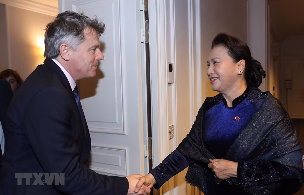 La présidente de l’AN Nguyên Thi Kim Ngân rencontre le secrétaire national du PCF ảnh 1
