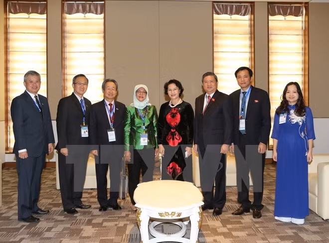 Vietnam et Singapour intensifient les relations entre les deux organes législatifs ảnh 1