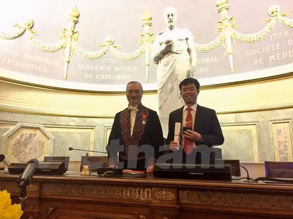 Un Vietnamien entre à l'Académie nationale de médecine de France ảnh 1