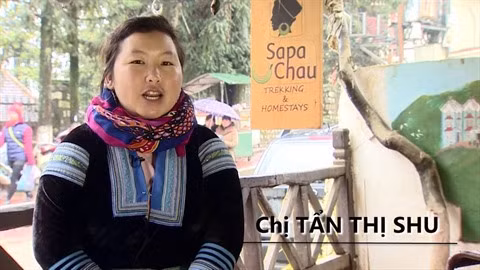 Une voyagiste H’mông à Sa Pa ảnh 2