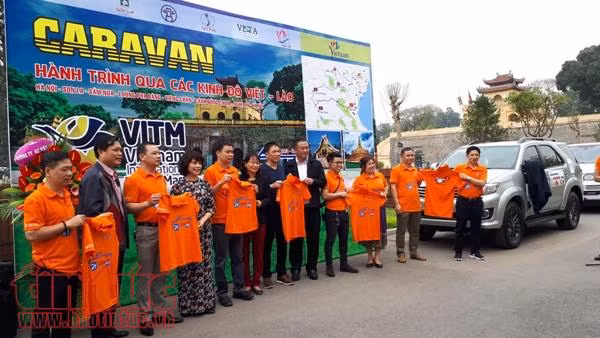 Lancement d’un circuit-caravane traversant sept localités vietnamiennes et laotiennes ảnh 1