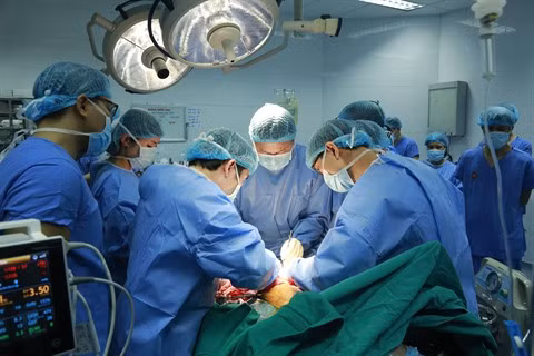 Greffe pulmonaire réussie, étape importante pour la médecine vietnamienne ảnh 2