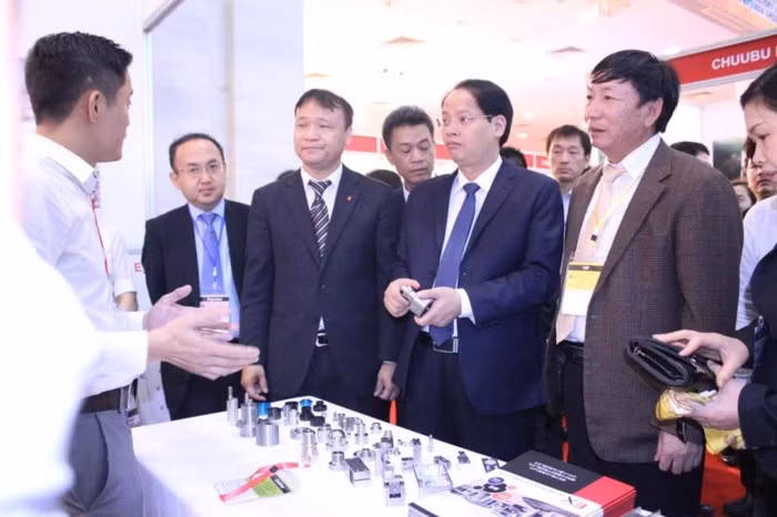 Ouverture de la Factory Network Asia Business Expo 2018 à Hanoï ảnh 1