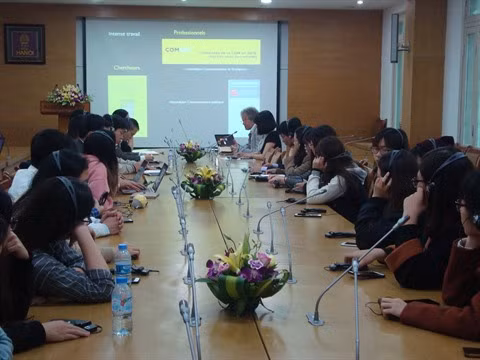 La communication au cœur d’une conférence à Hanoï ảnh 1