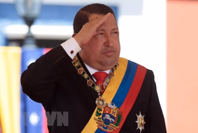 Ouverture d'une exposition de photos sur Hugo Chavez Frias à Hanoï ảnh 1