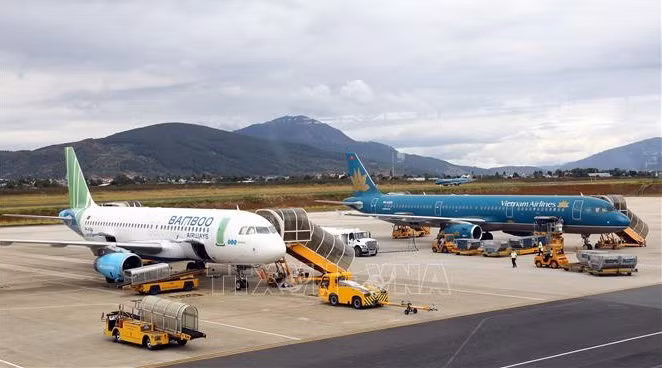 Le secteur de l’aviation civile doit répondre au mieux aux besoins des passagers pendant le Têt ảnh 1