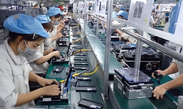 Près de 16,8 milliards d'investissements étrangers injectés au Vietnam en huit mois ảnh 1