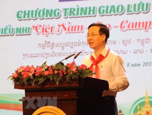 Promouvoir la solidarité et l'amitié entre les enfants du Vietnam, du Laos et du Cambodge ảnh 1