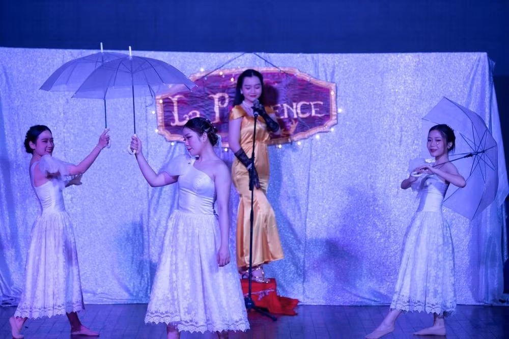 La soirée traditionnelle - où la flamme de l’art français brûle toujours ảnh 1