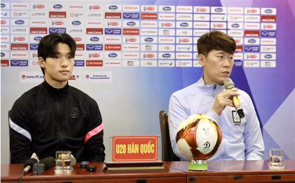 Des matches amicaux entre le Vietnam et la R. de Corée pour se préparer aux SEA Games 31 ảnh 2