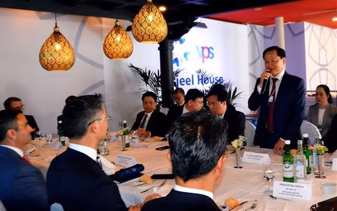 Le vice-PM Le Minh Khai à l’ouverture de la réunion annuelle du WEF à Davos ảnh 2
