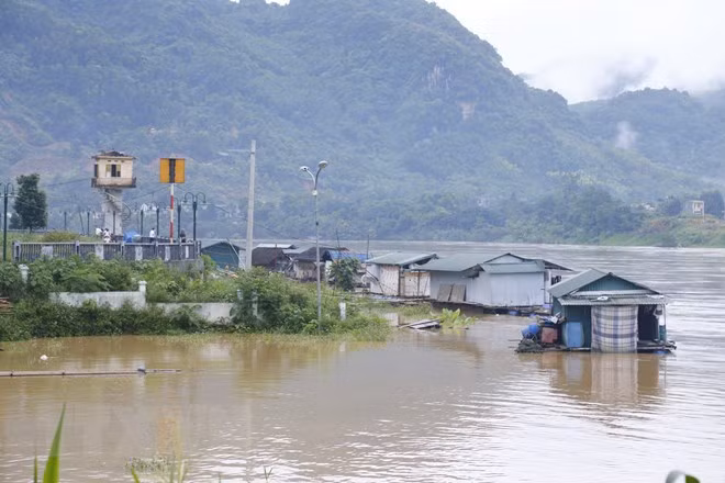 De fortes pluies causent de lourds dégâts dans les localités du Nord ảnh 2