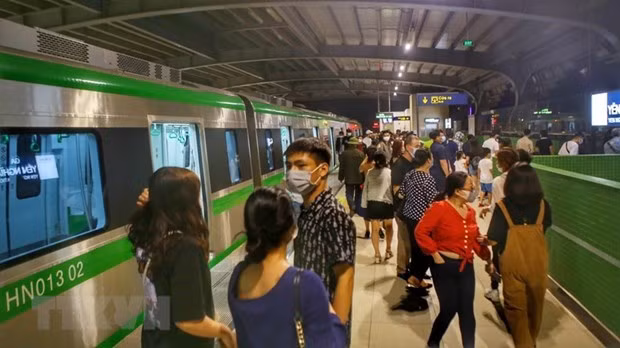 Forte hausse de la fréquentation dans la ligne de métro Cat Linh-Hà Dông ảnh 1