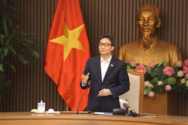 Le vice-PM Vu Duc Dam appelle à des mesures rapides et énergiques pour contrôler l’épidémie ảnh 1