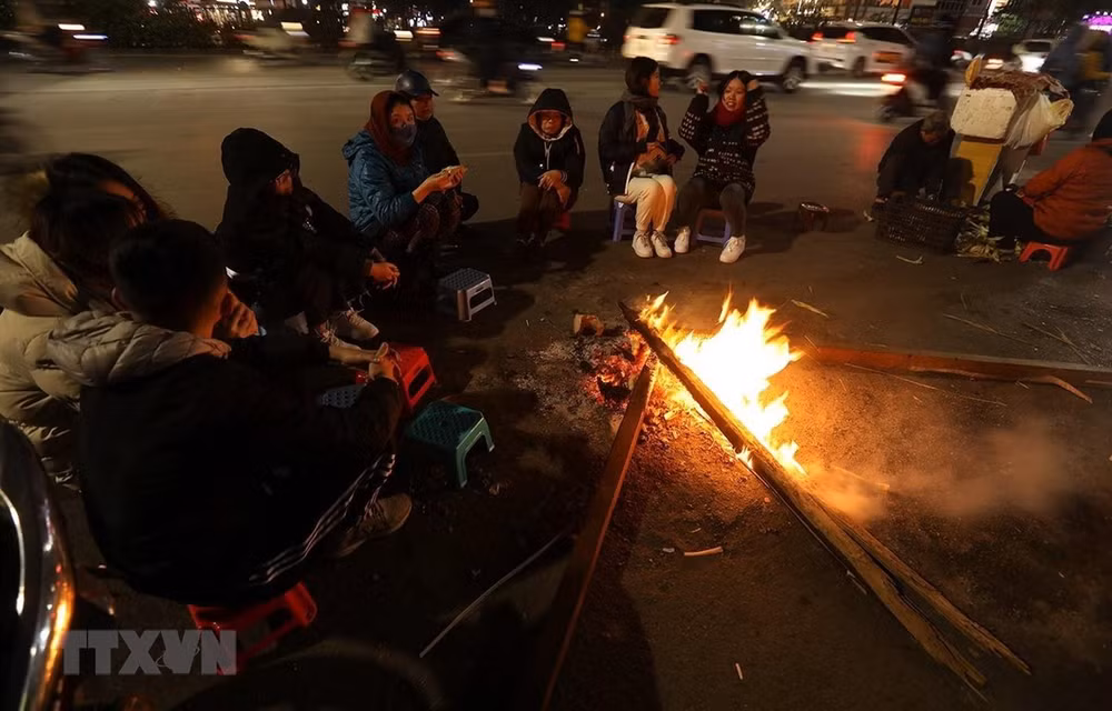 Le froid s'intensifie, entraînant de basses températures continues au Nord et au Centre ảnh 1