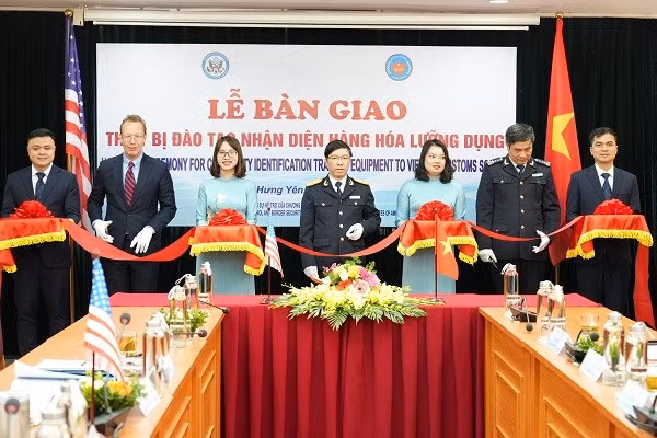 Le Vietnam reçoit du matériel des Etats-Unis pour l'identification des biens à double usage ảnh 1